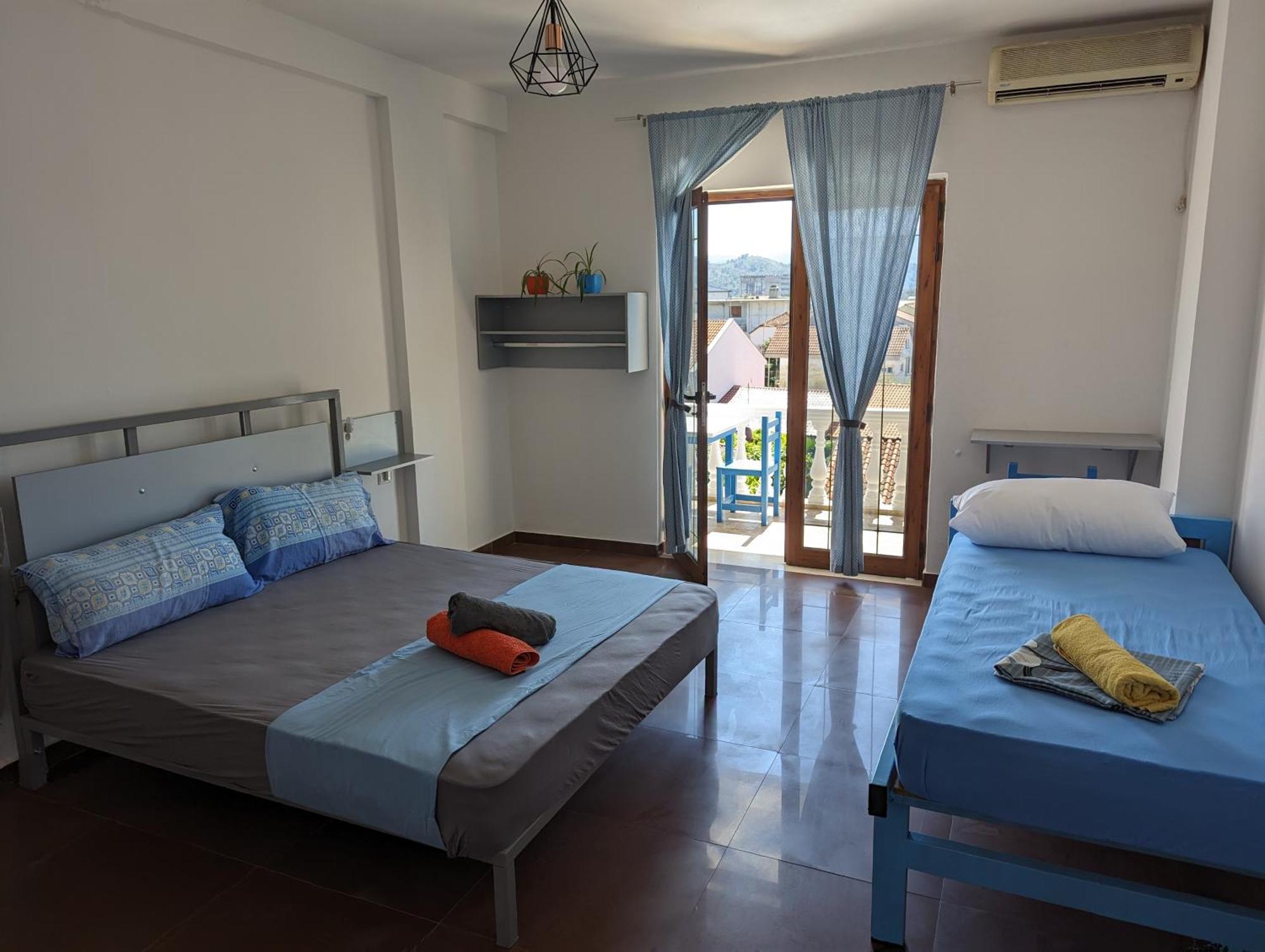 Tias Hostel Shkodër Esterno foto