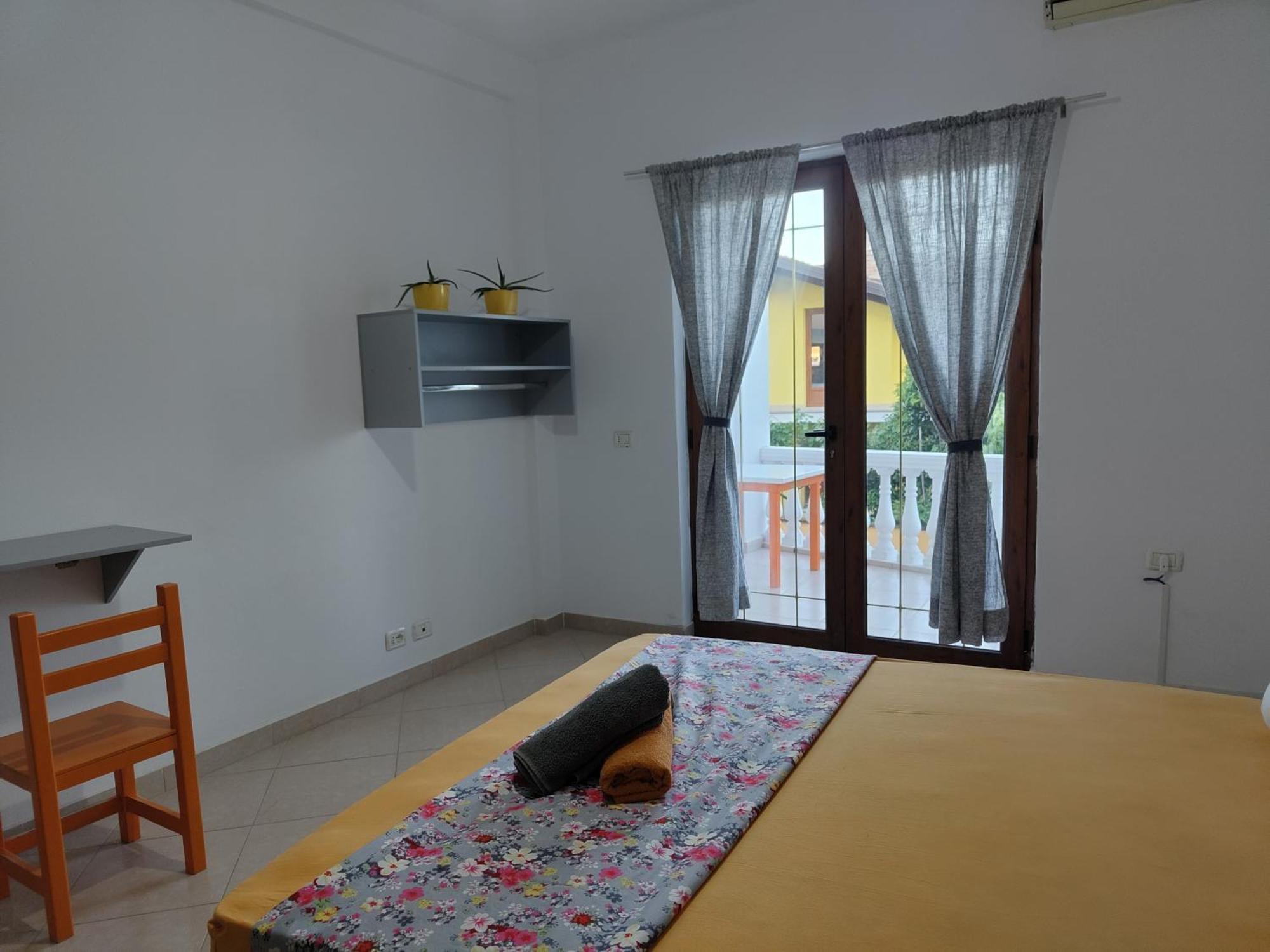 Tias Hostel Shkodër Esterno foto