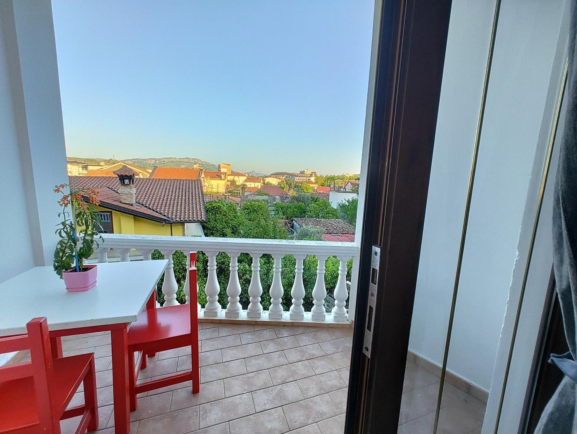 Tias Hostel Shkodër Esterno foto