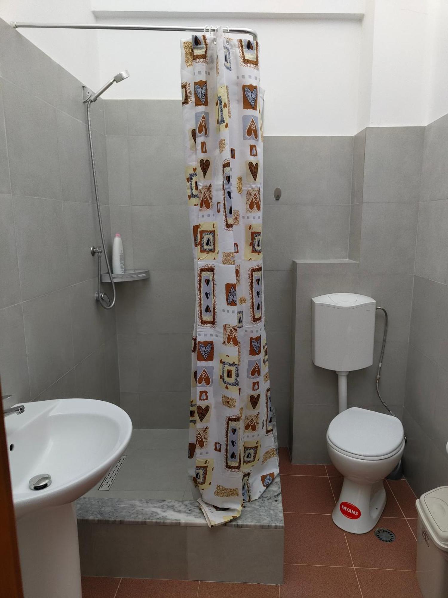 Tias Hostel Shkodër Esterno foto